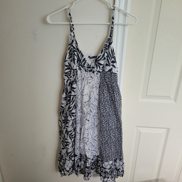 Women's Lightweight Dress - Picture 1 of 6